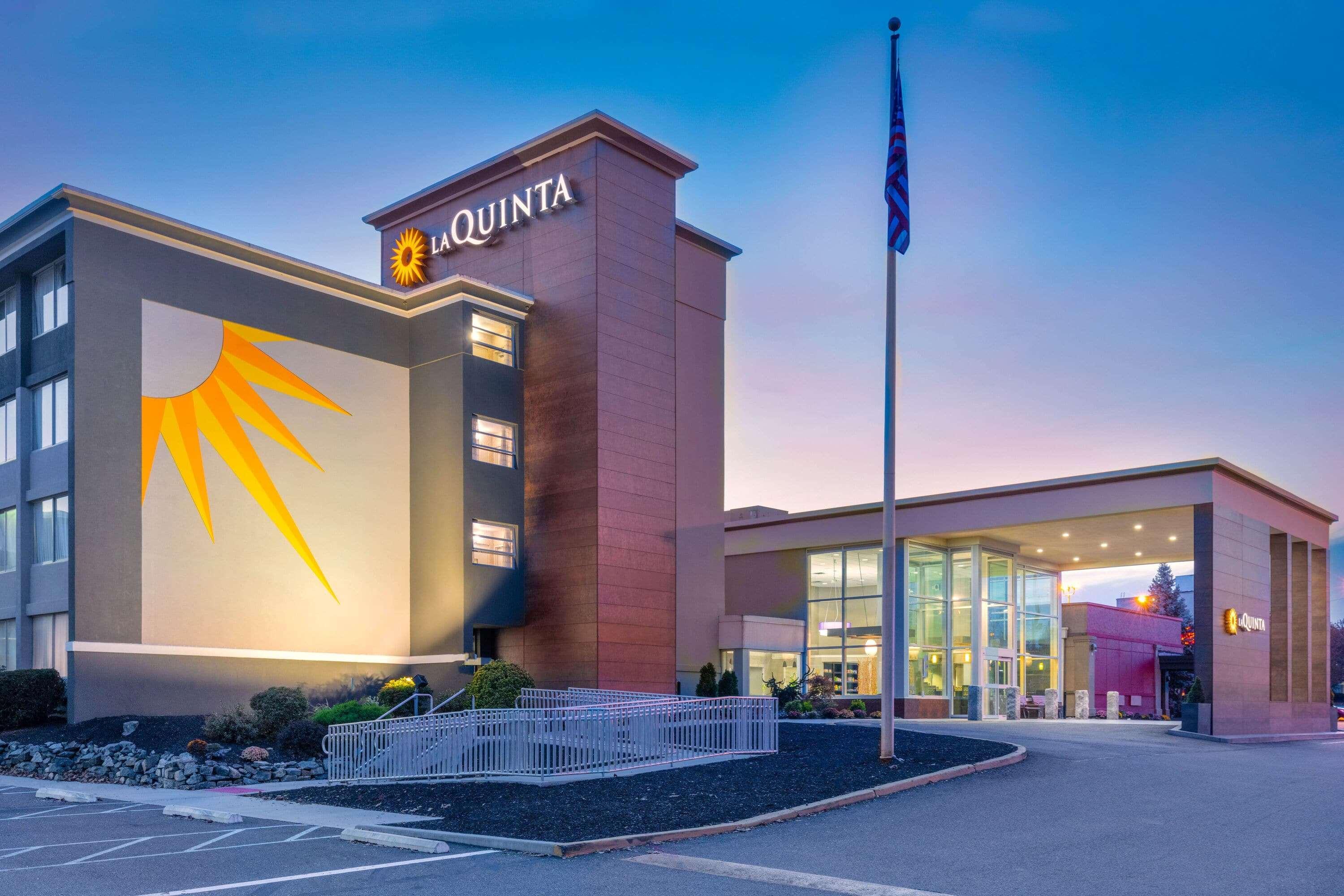 La Quinta By Wyndham Clifton/Rutherford Екстериор снимка
