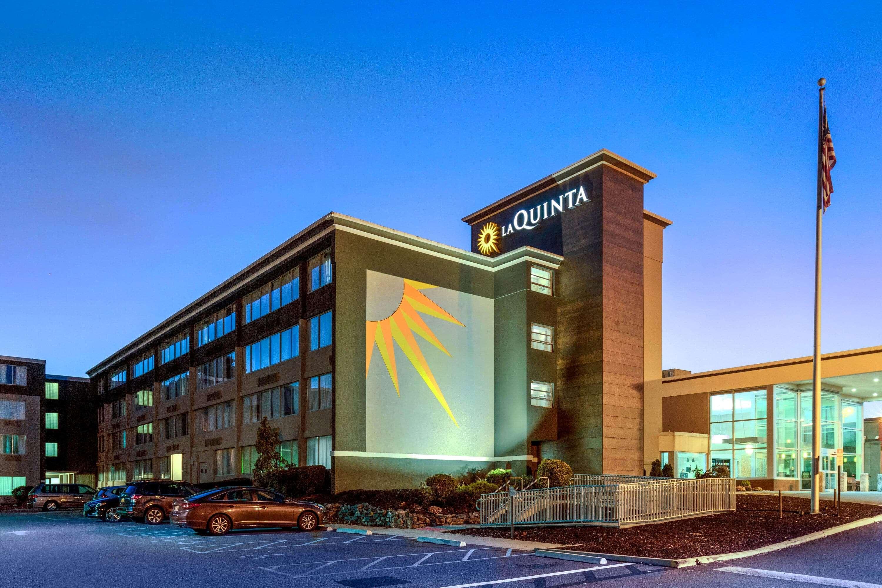 La Quinta By Wyndham Clifton/Rutherford Екстериор снимка